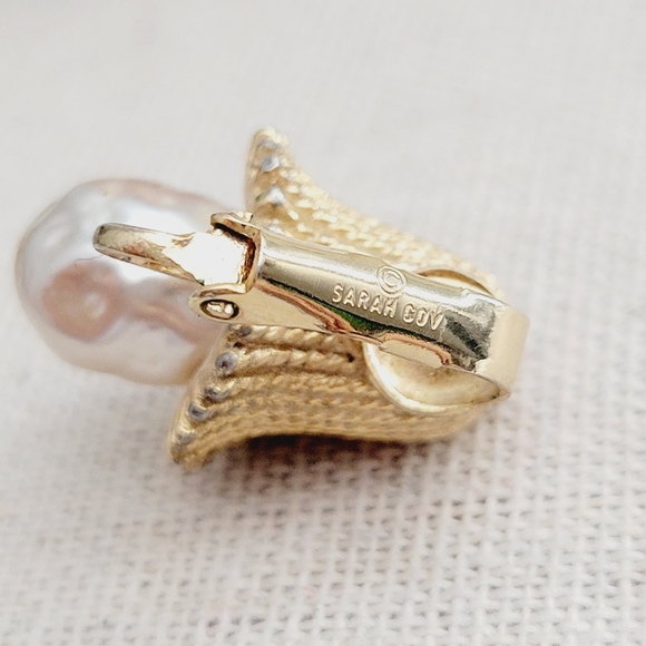 VINTAGE Sarah Coventry faux baroque pearl clip on earrings - Picture 5 of 6